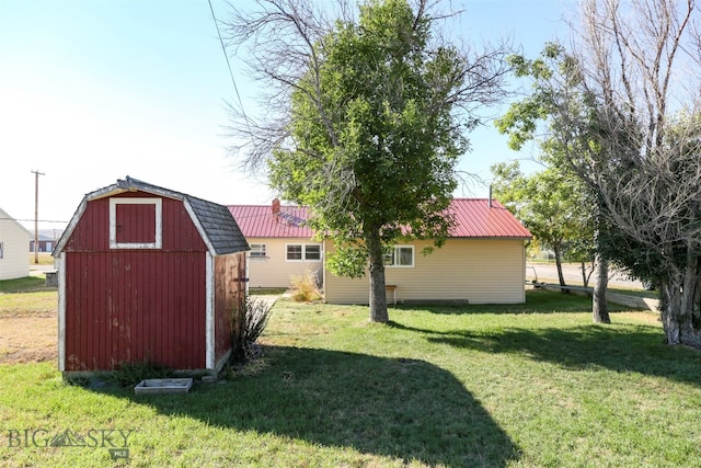 view of yard with a shed