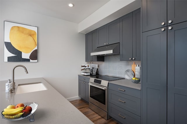 kitchen with sink, gray cabinetry, backsplash, electric stove, and dark hardwood / wood-style flooring