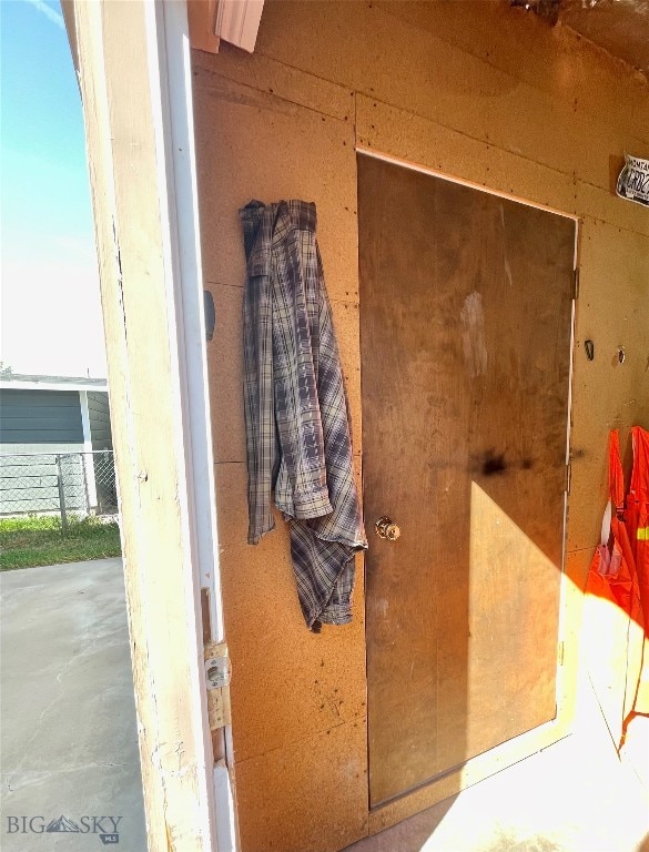 bathroom featuring concrete floors