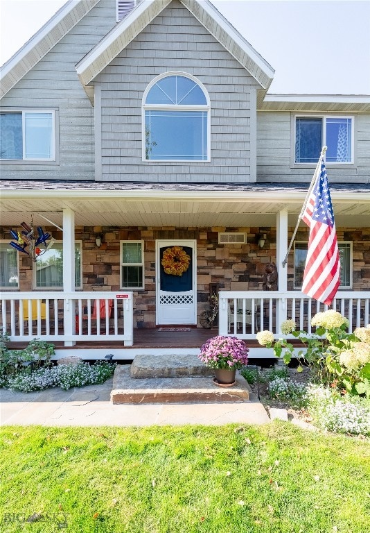 view of front of house featuring a front yard and covered porch