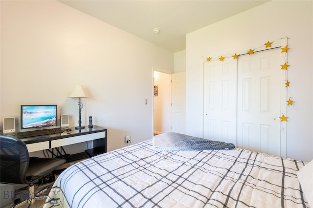 bedroom featuring a closet