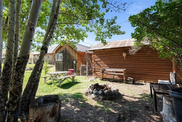 view of yard featuring an outdoor fire pit