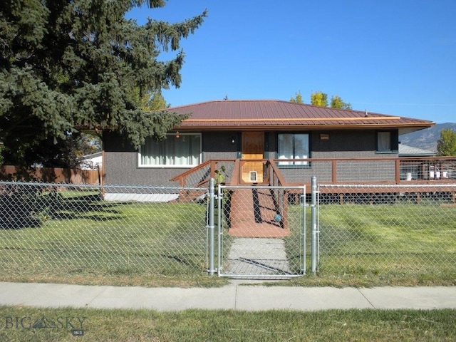 view of front of property with a front lawn