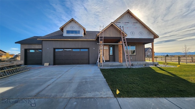 view of front of house featuring a lawn and a garage