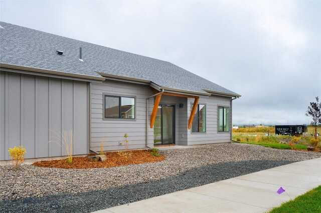 view of front of property featuring a patio