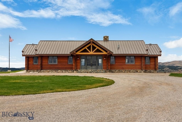 log home featuring a front lawn