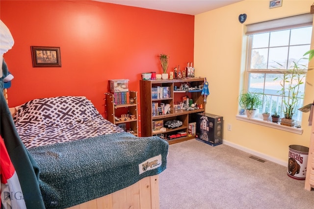 bedroom with carpet flooring