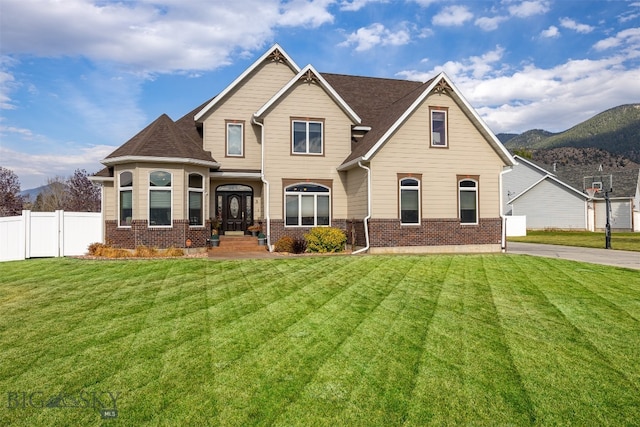 view of front of house featuring a front yard and a mountain view