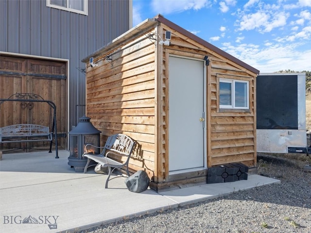 view of outdoor structure with an outdoor structure