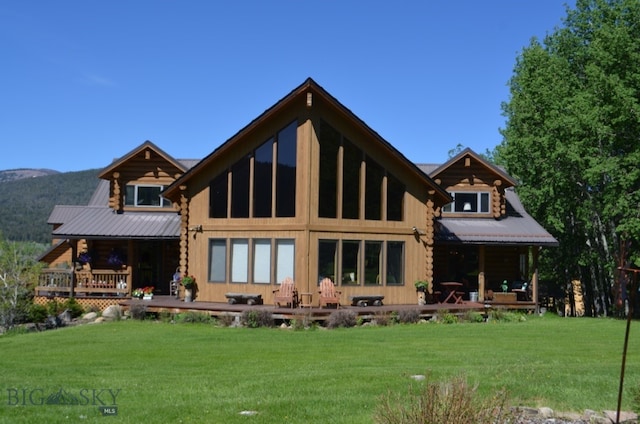 back of house featuring a lawn