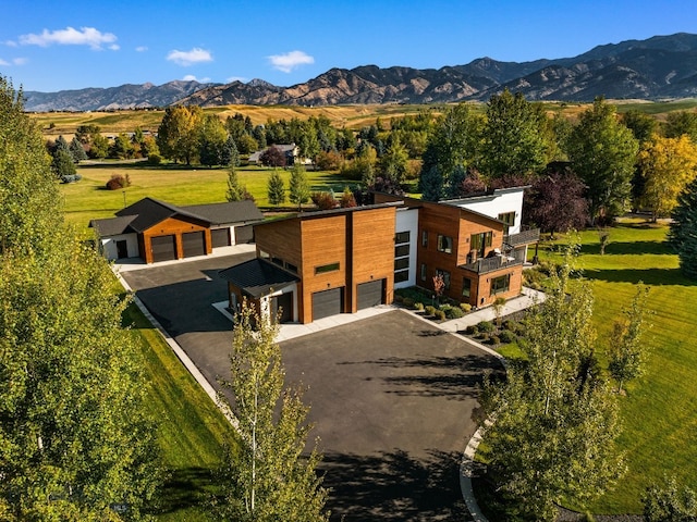 bird's eye view with a mountain view