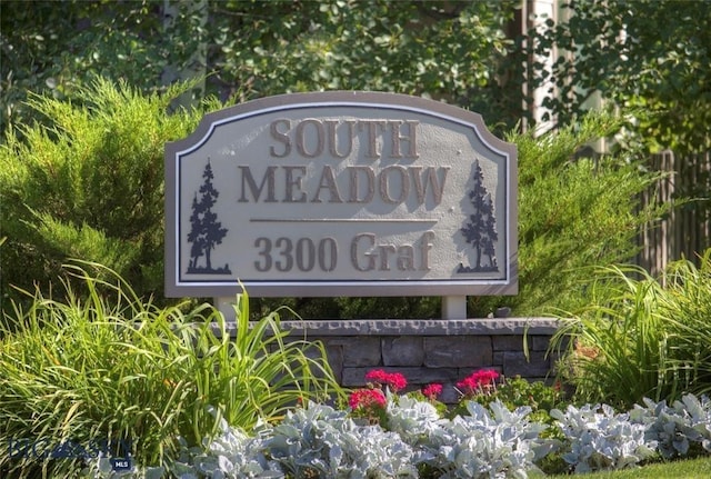 view of community / neighborhood sign