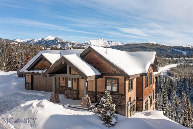 view of front of home featuring a mountain view and a garage