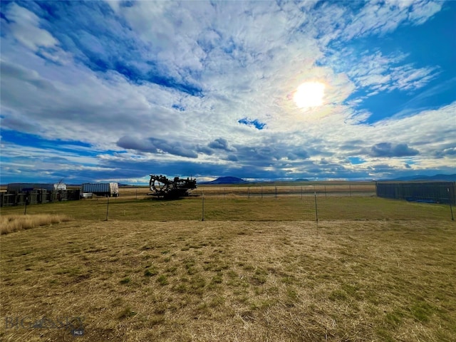 view of yard featuring a rural view