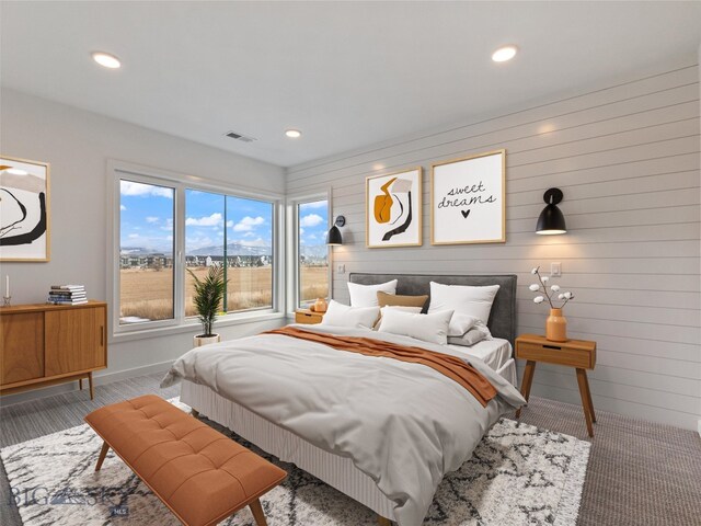 bedroom with carpet flooring