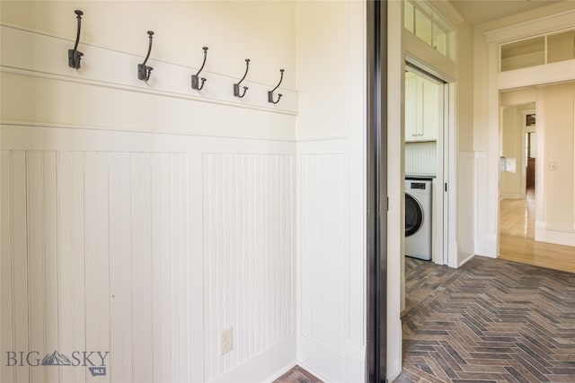 mudroom featuring washer / clothes dryer