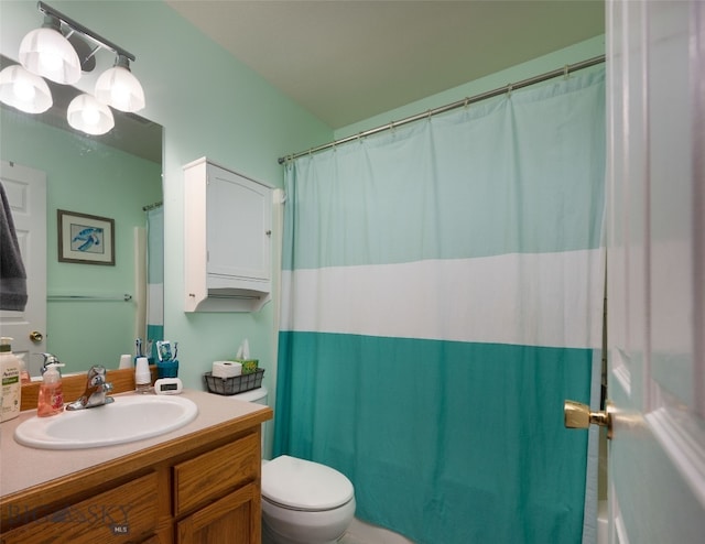 bathroom with a shower with curtain, vanity, and toilet