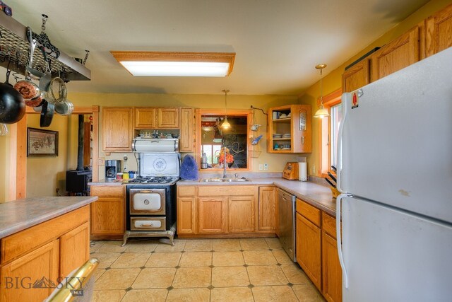 kitchen featuring pendant lighting, stainless steel appliances, and sink