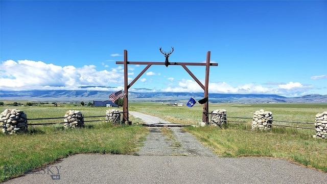 mountain view featuring a rural view