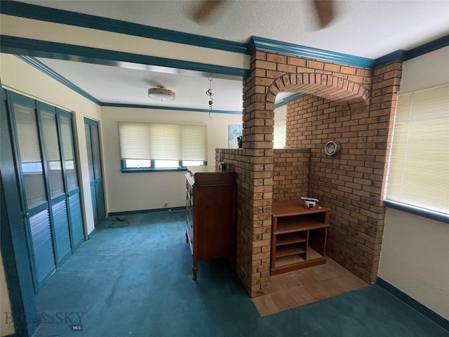 bathroom featuring crown molding