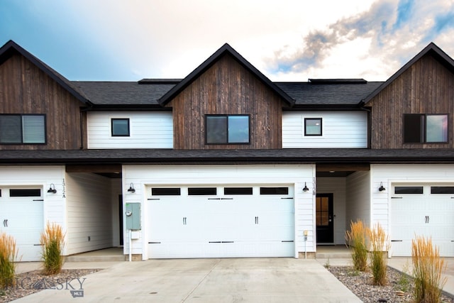 view of front facade with a garage