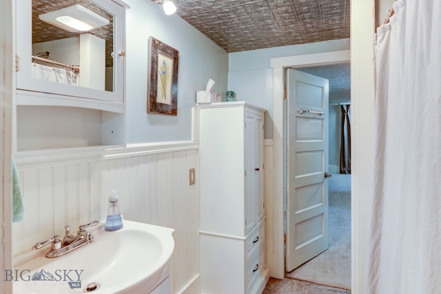 bathroom with sink