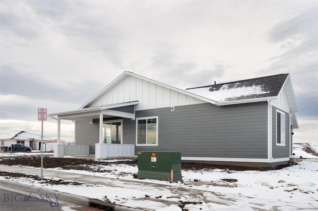 view of front of house with covered porch