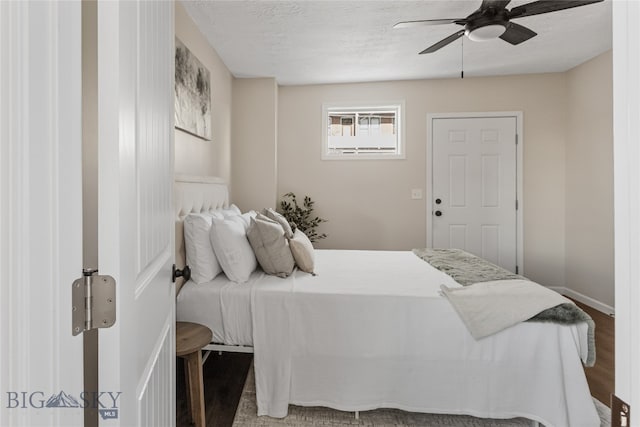 bedroom featuring a textured ceiling, hardwood / wood-style flooring, and ceiling fan