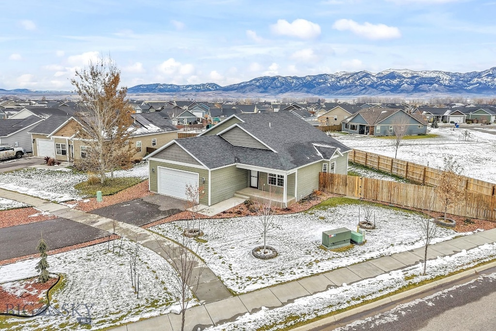 view of front of property featuring a mountain view and a garage