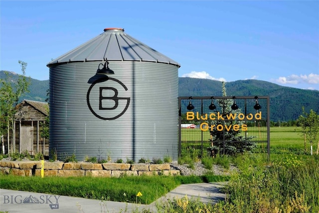 1514 Cambridge Dr, Bozeman, MT 59715 - exterior view of a mountainous background