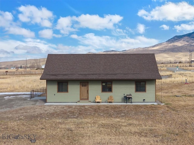 view of front facade featuring a mountain view