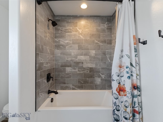 bathroom with toilet, shower / bath combo with shower curtain, and recessed lighting