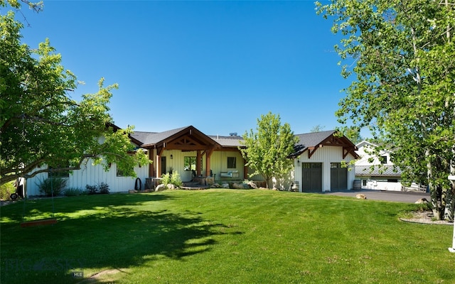 view of front of home featuring a front yard and a garage