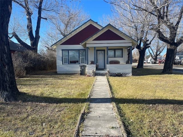 view of front of home featuring a front lawn