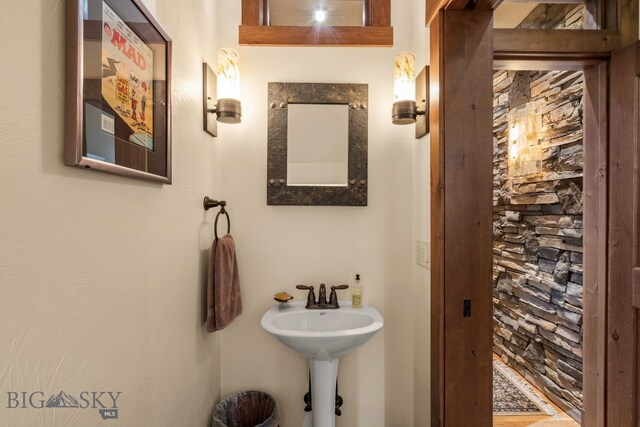 bathroom featuring sink