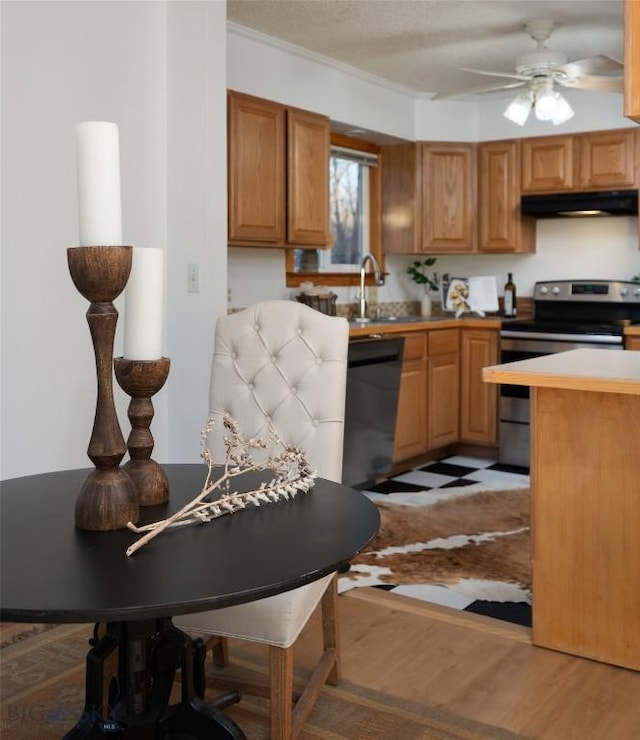 kitchen with stainless steel electric range oven, dishwasher, ceiling fan, sink, and wood-type flooring