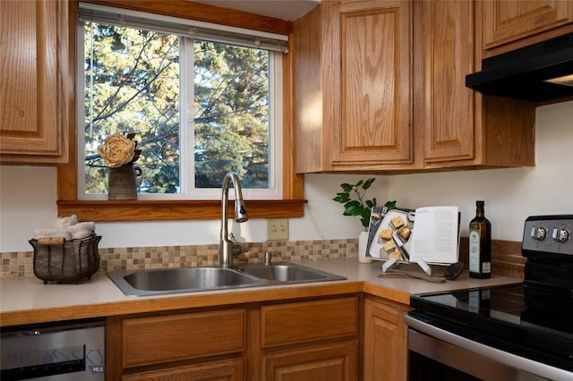 kitchen with sink, a healthy amount of sunlight, range hood, and black range with electric cooktop