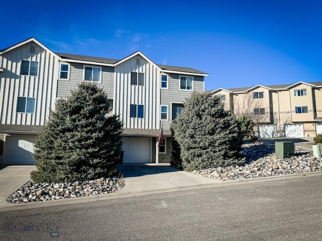 townhome / multi-family property featuring a garage