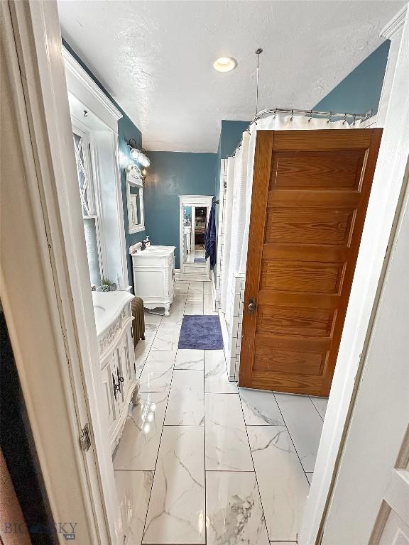 bathroom featuring a shower with curtain and vanity