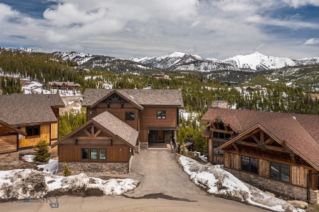 view of front facade featuring a mountain view