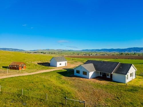 birds eye view of property featuring a mountain view and a rural view