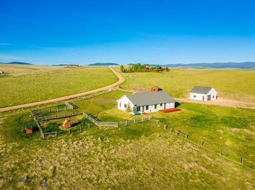 birds eye view of property with a rural view