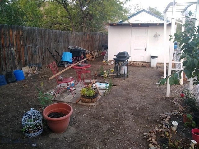 view of yard featuring a patio