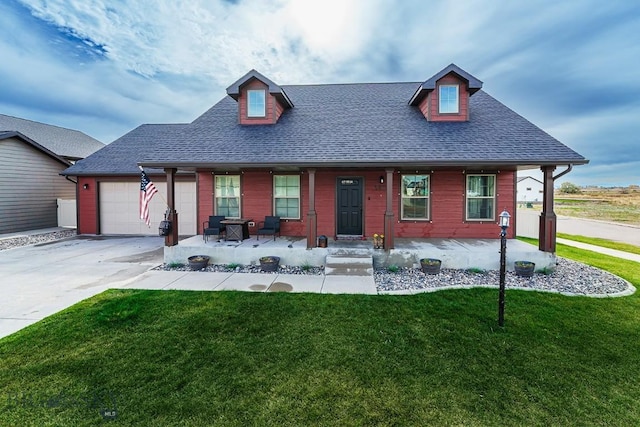 view of front facade featuring a garage and a front lawn