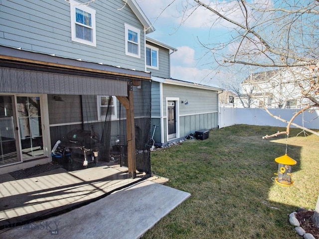 view of yard featuring a patio