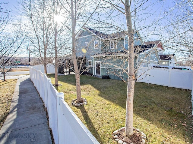 view of front facade with a front lawn