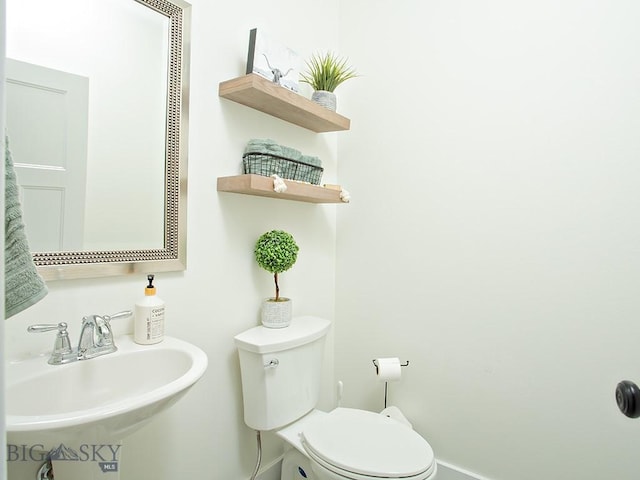 bathroom featuring toilet and sink