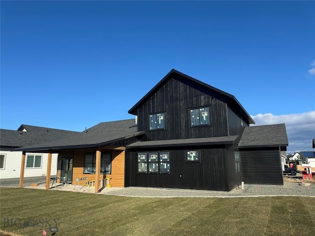 view of front of house featuring a front yard