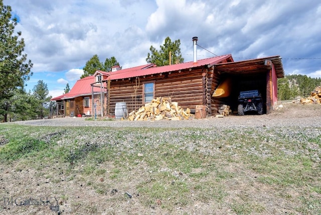 view of front facade featuring a carport