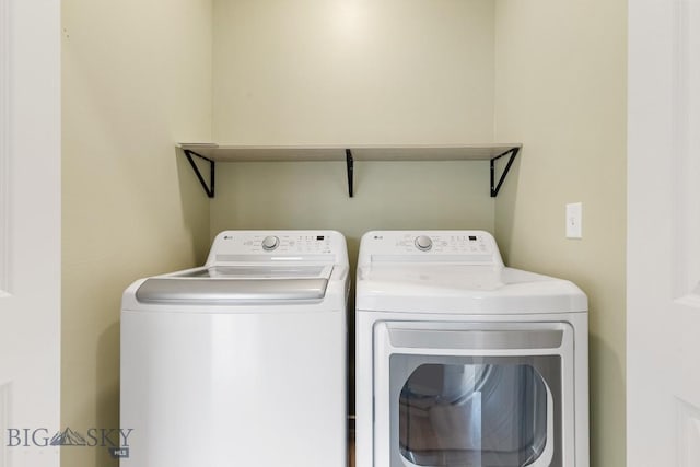 washroom featuring laundry area and washing machine and clothes dryer